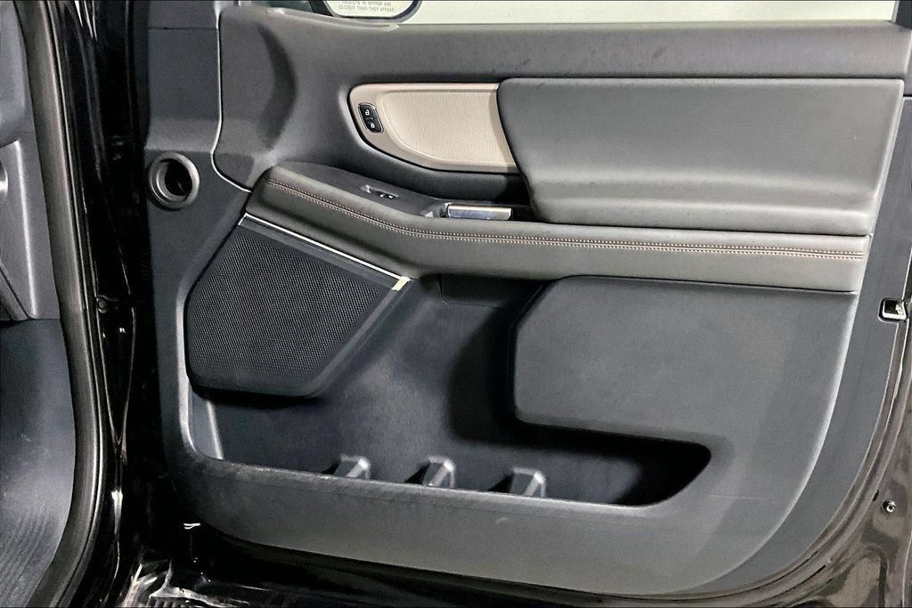 Certified 2025 Ford Expedition Active AWD/4WD image 19