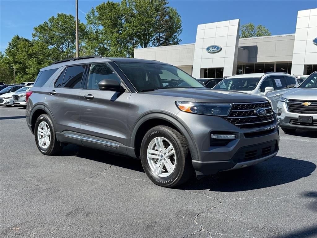 Certified 2022 Ford Explorer XLT w/ Equipment Group 202A RWD image 2