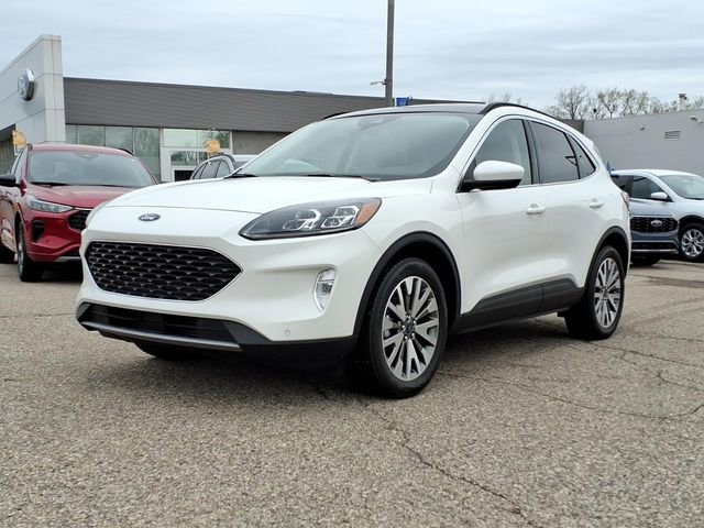 Certified 2022 Ford Escape Titanium w/ Class II Trailer Tow Package AWD/4WD image 3
