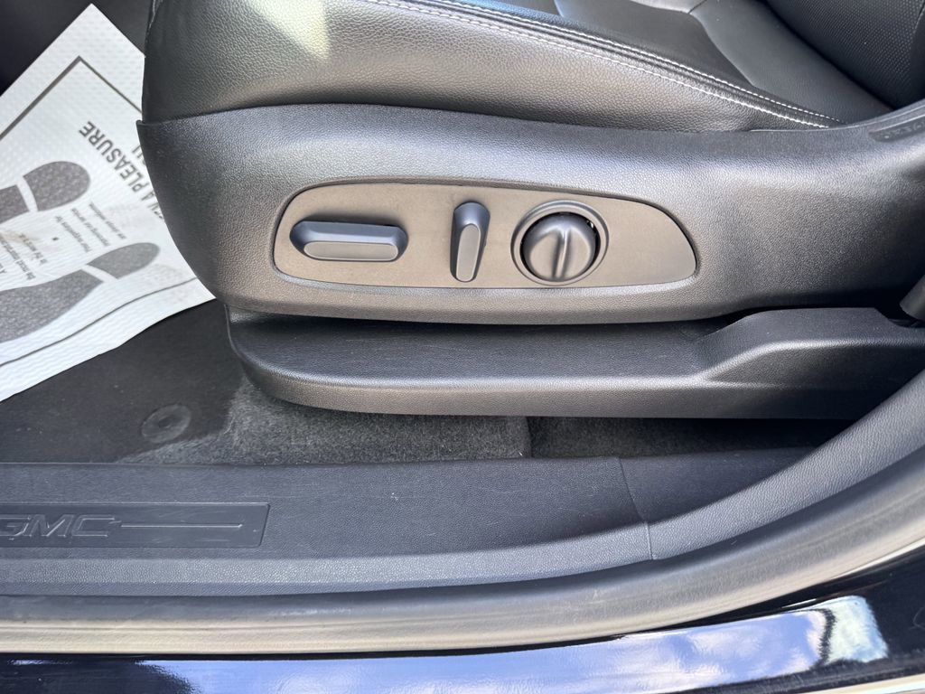 Used 2023 GMC Terrain SLT image 10