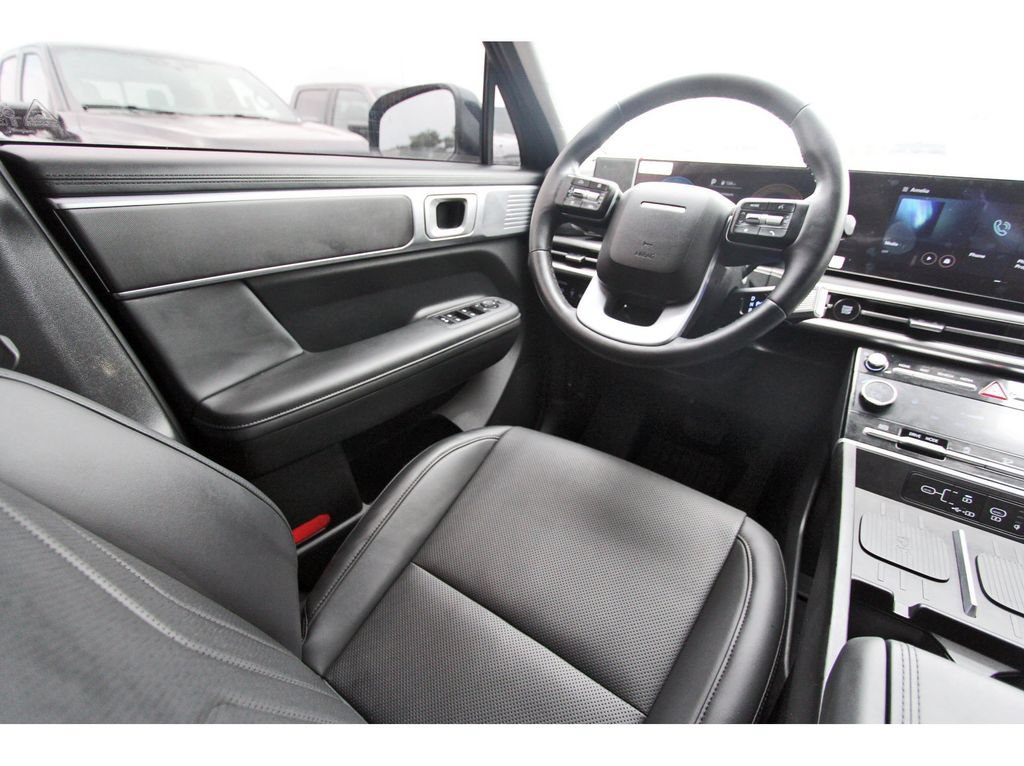 Used 2025 Hyundai Santa Fe SEL FWD image 10