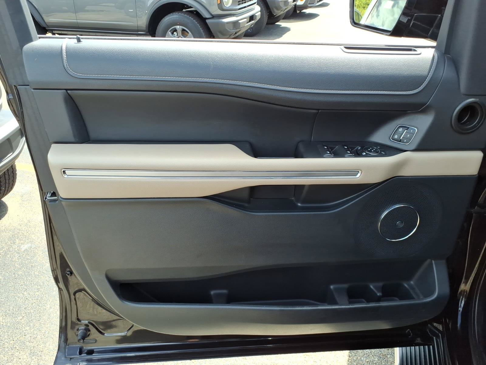 Certified 2022 Ford Expedition Max Limited AWD/4WD image 15