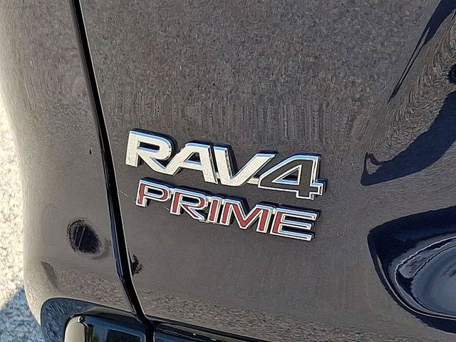Used 2022 Toyota RAV4 SE w/ Weather & Moonroof Package AWD/4WD image 24