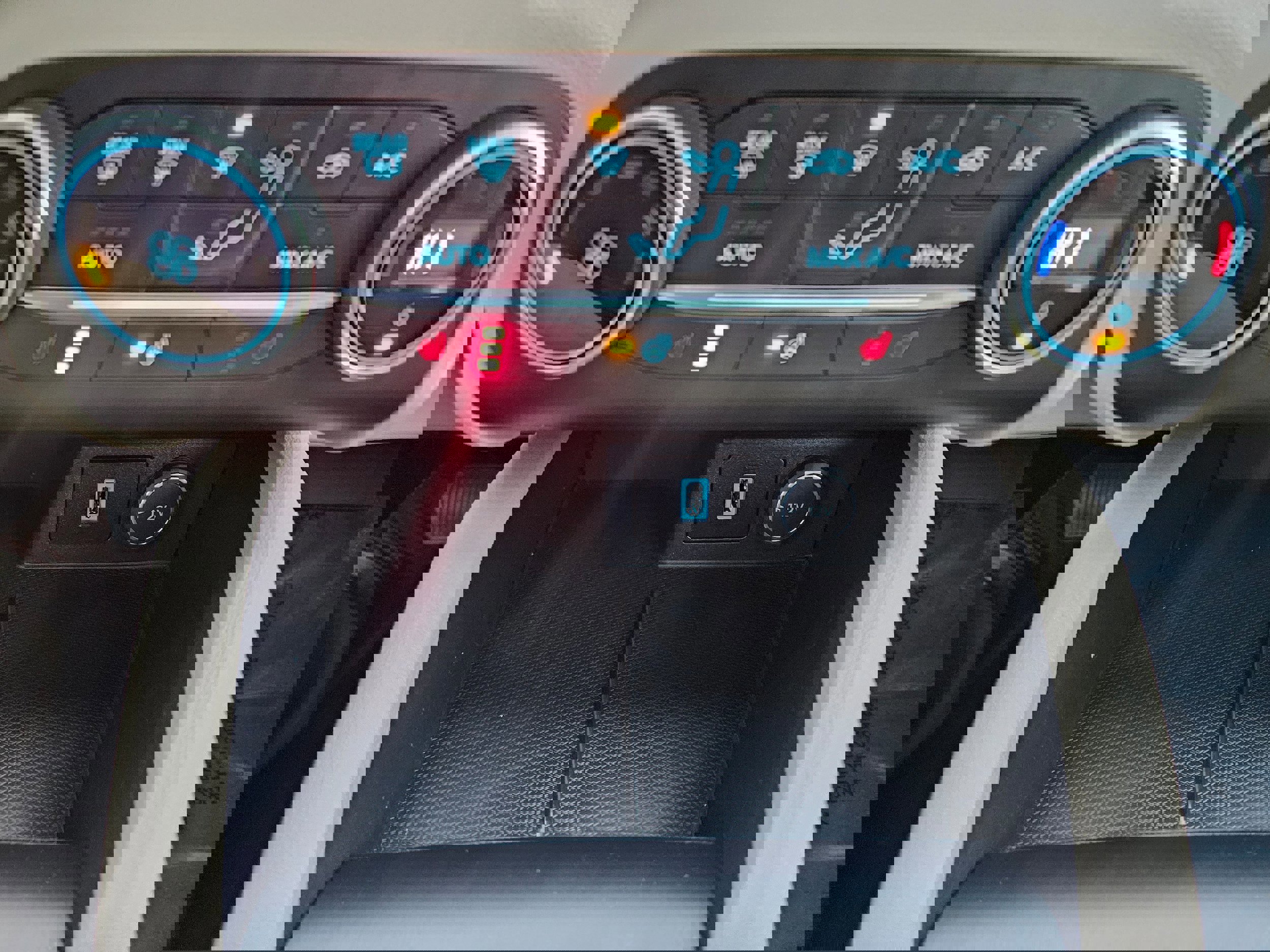 Certified 2020 Ford Escape SEL image 22