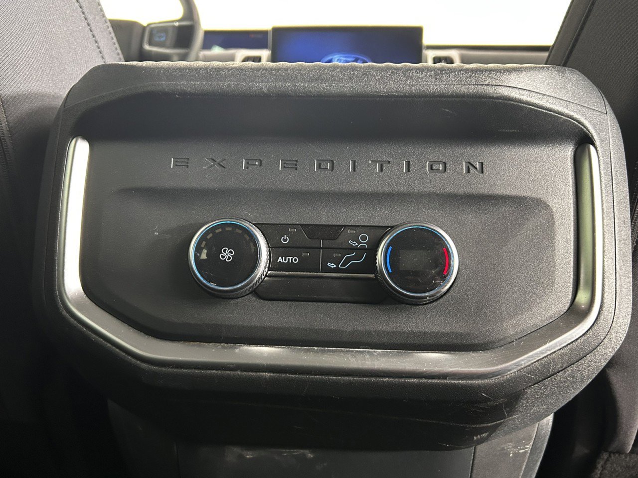 Certified 2025 Ford Expedition Active AWD/4WD image 14