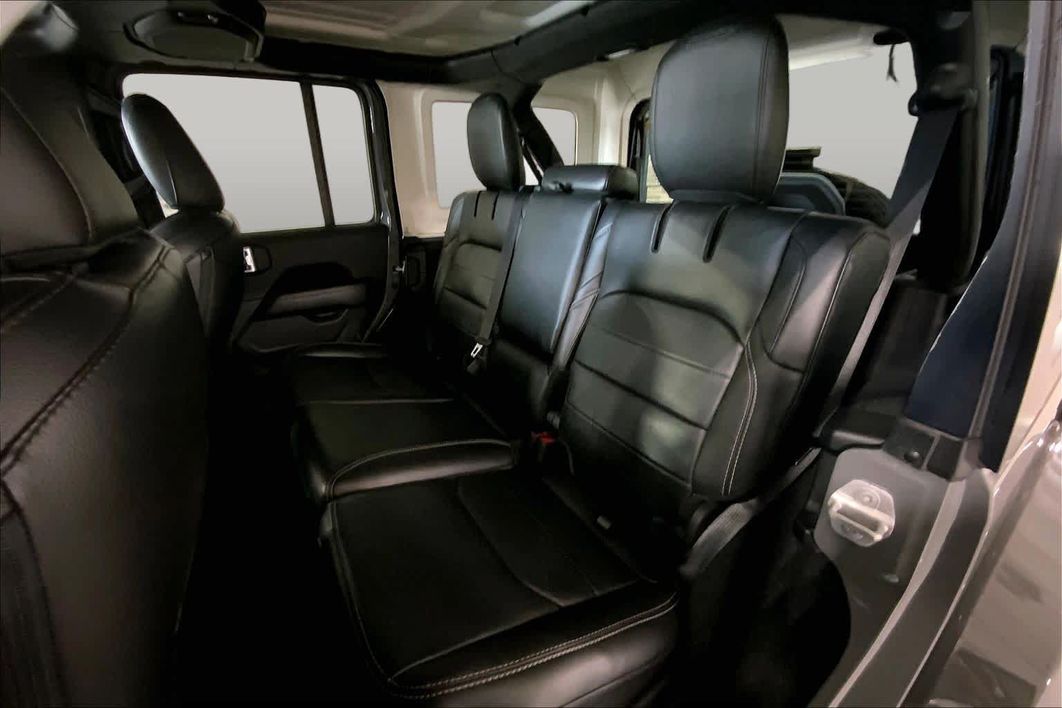 Used 2022 Jeep Wrangler Unlimited Sahara AWD/4WD image 20