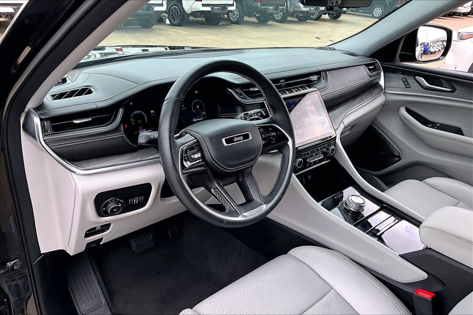 Used 2021 Jeep Grand Cherokee L Overland w/ Luxury Tech Group IV RWD image 34