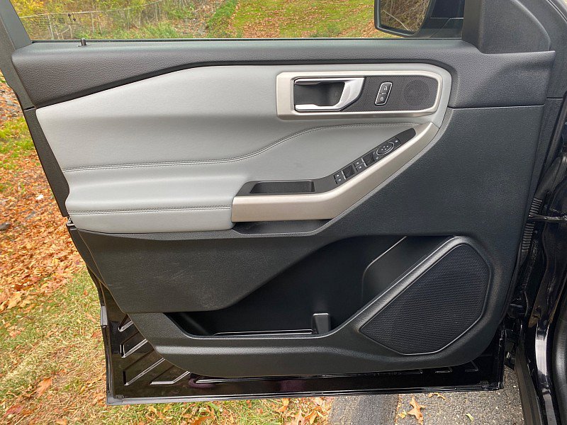 Certified 2022 Ford Explorer XLT w/ Equipment Group 202A image 29