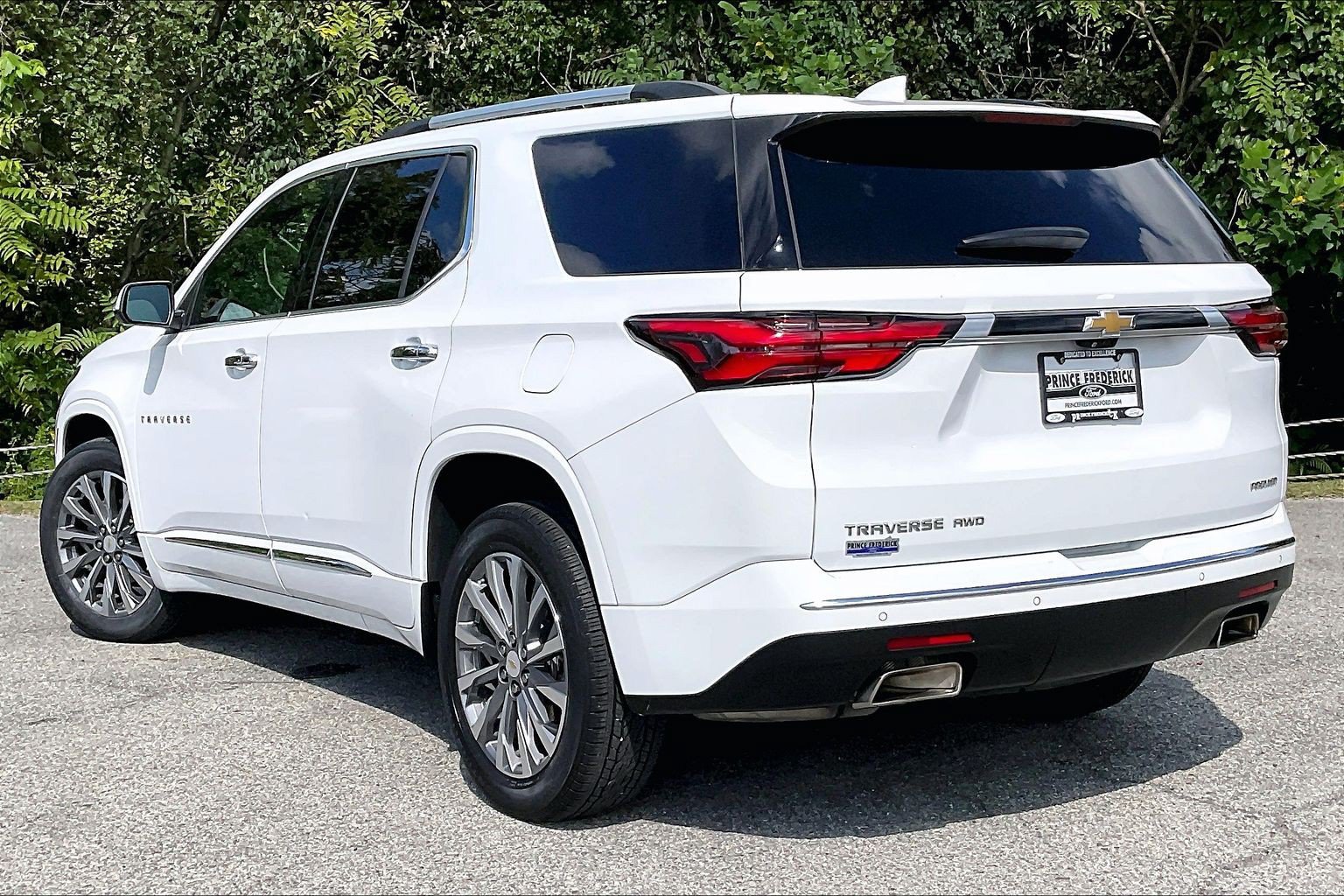 Used 2023 Chevrolet Traverse Premier AWD/4WD image 12