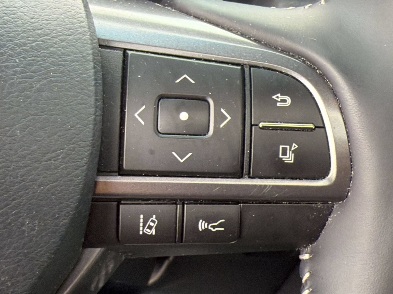 Used 2023 Lexus GX 460 w/ Black Line Special Edition AWD/4WD image 21