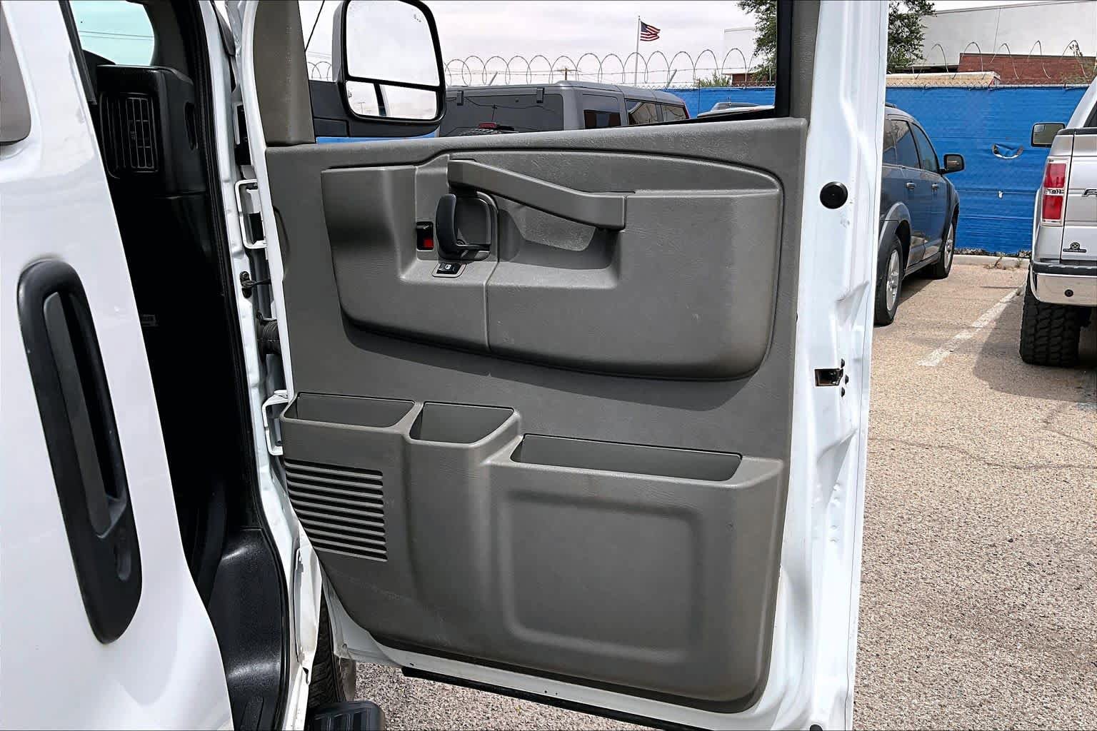 Used 2021 Chevrolet Express 3500 LT w/ LT Preferred Equipment Group RWD image 21