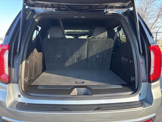 Used 2023 GMC Yukon XL Denali image 11