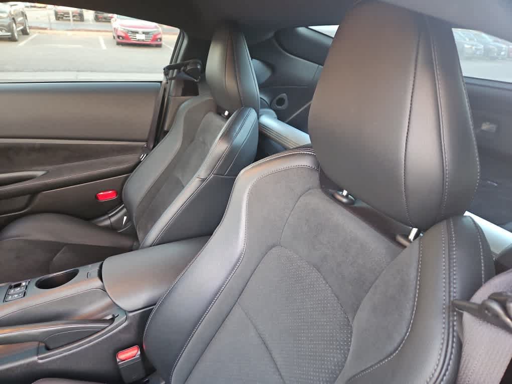 Used 2025 Nissan Z Performance w/ Floor Mat Package RWD image 10