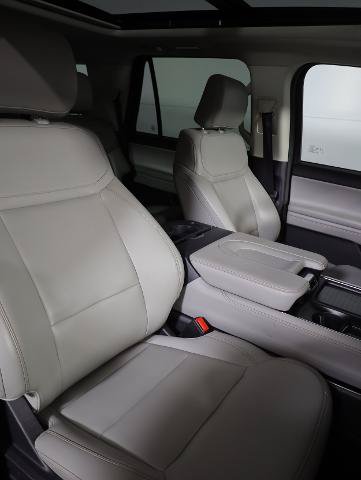Certified 2025 Ford Expedition Active AWD/4WD image 9
