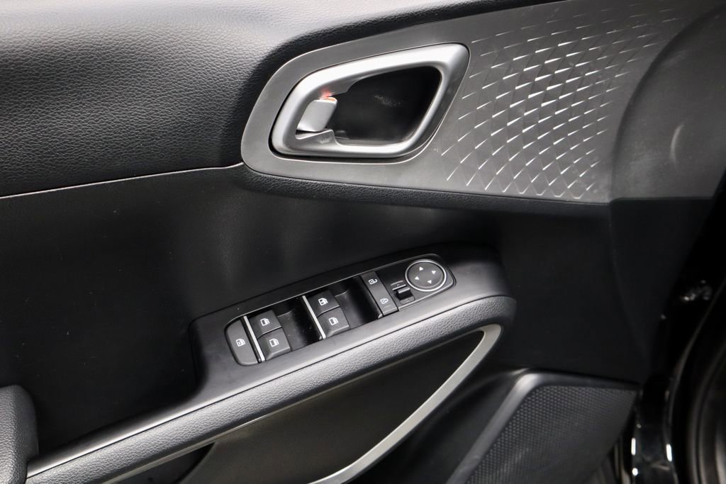 Used 2025 Kia Soul LX image 20