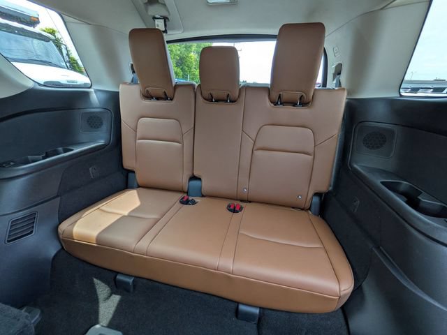 Used 2024 Nissan Pathfinder Platinum w/ Cargo Package AWD/4WD image 19
