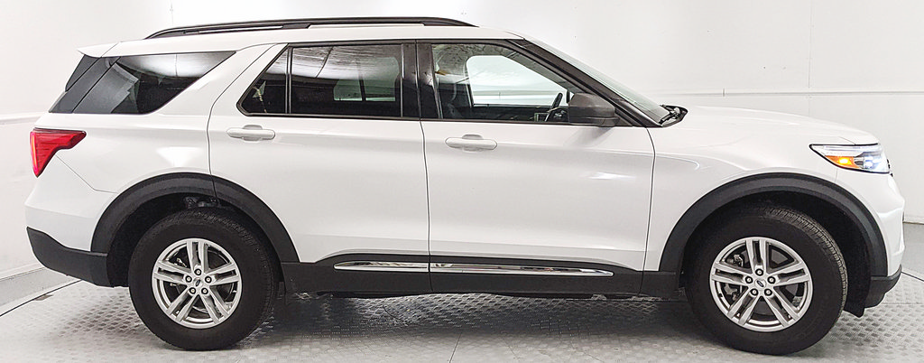 Certified 2023 Ford Explorer XLT AWD/4WD image 2