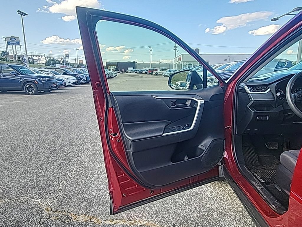 Used 2019 Toyota RAV4 LE w/ All Weather Liner Package AWD/4WD image 11