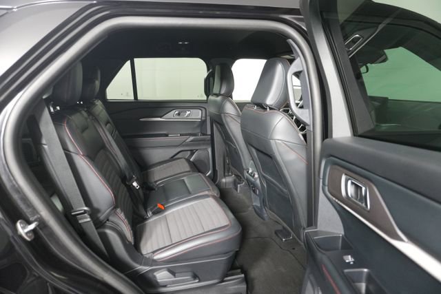 Certified 2025 Ford Explorer ST-Line w/ ST-Line Street Pack image 24
