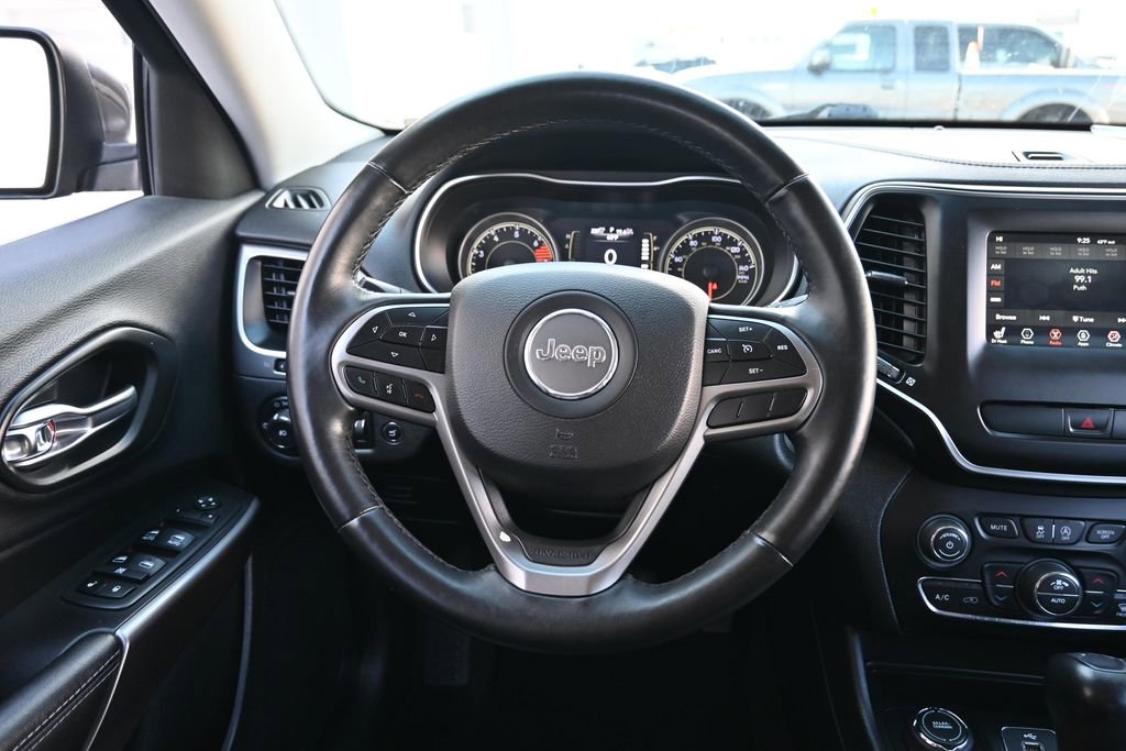 Used 2019 Jeep Cherokee Latitude Plus w/ Comfort/Convenience Group AWD/4WD image 30