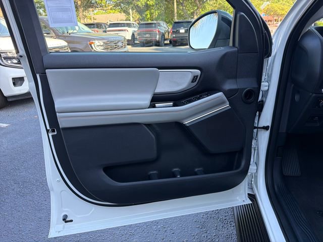 Certified 2025 Ford Expedition Active AWD/4WD image 12