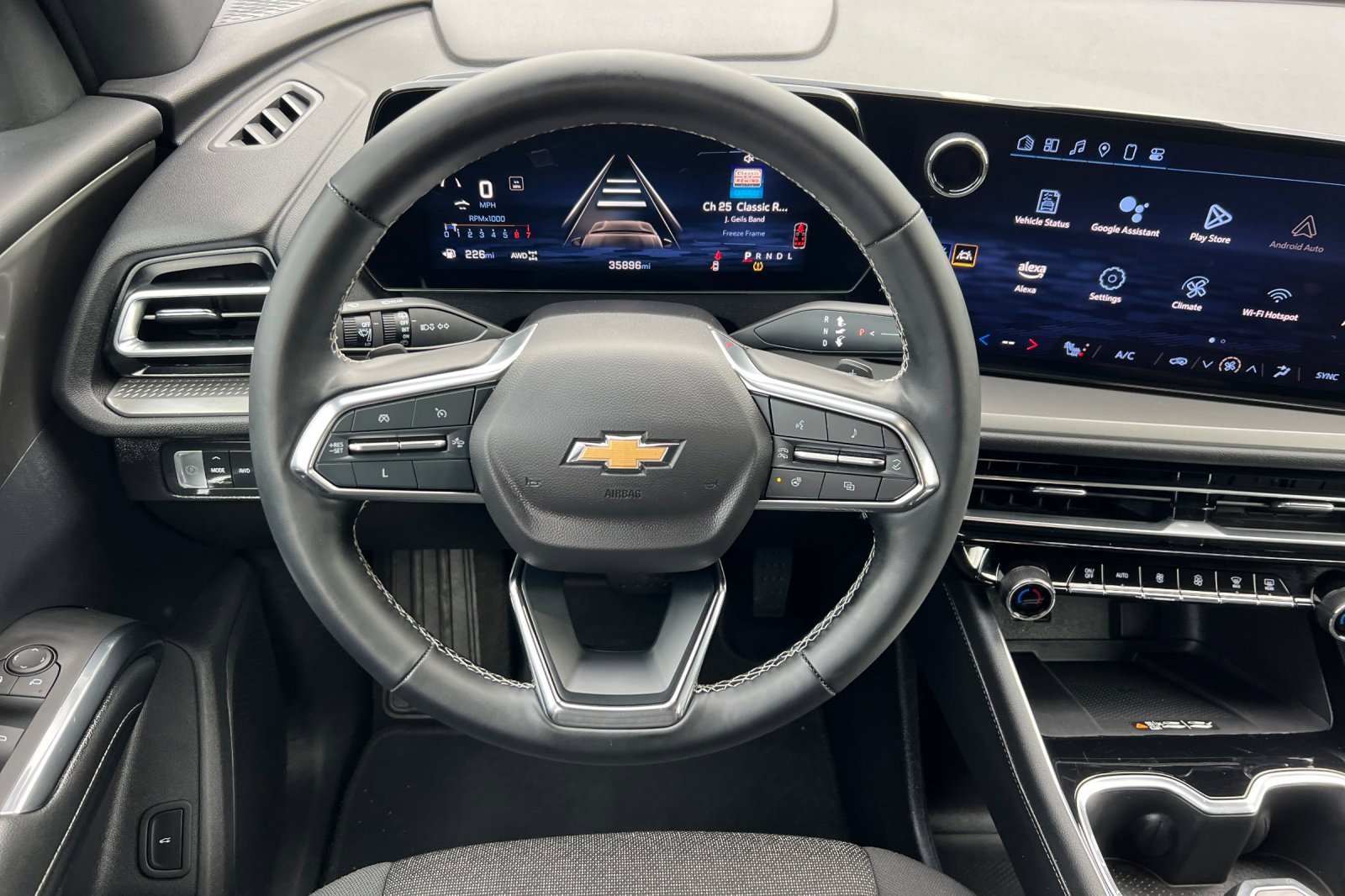 Used 2024 Chevrolet Traverse LT image 15