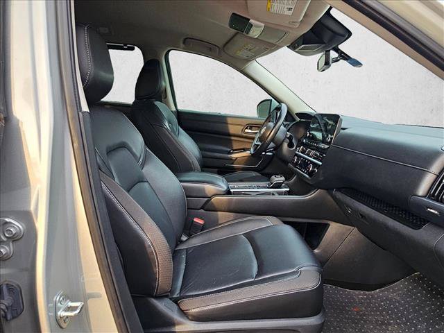 Used 2023 Nissan Pathfinder SL FWD image 18