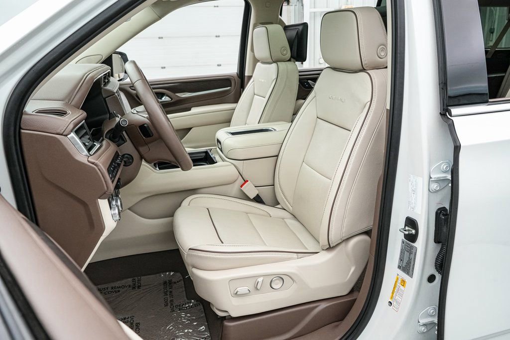 Used 2024 GMC Yukon XL Denali w/ Denali Reserve Package image 12