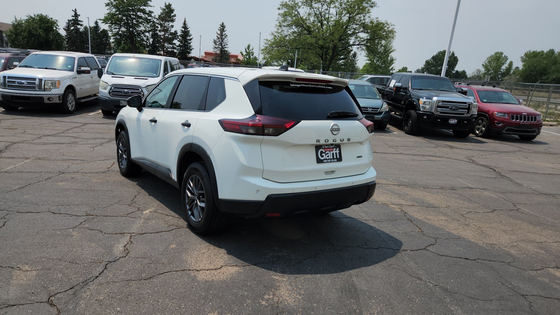 Used 2024 Nissan Rogue S AWD/4WD image 8