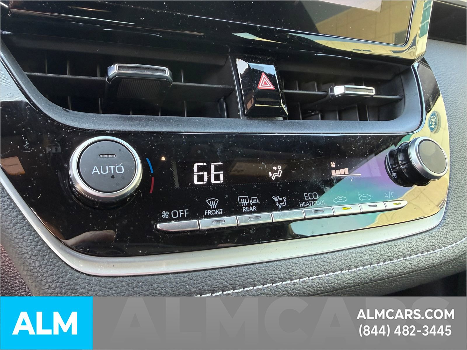 Used 2025 Toyota Corolla SE w/ SE Package image 17