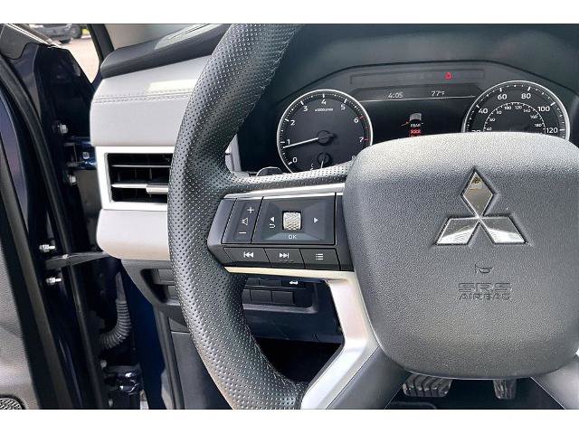 Used 2025 Mitsubishi Outlander SE FWD image 11