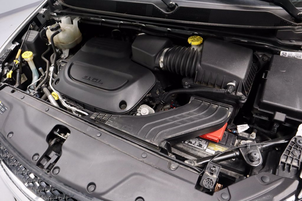 Used 2024 Chrysler Pacifica Touring-L FWD image 17