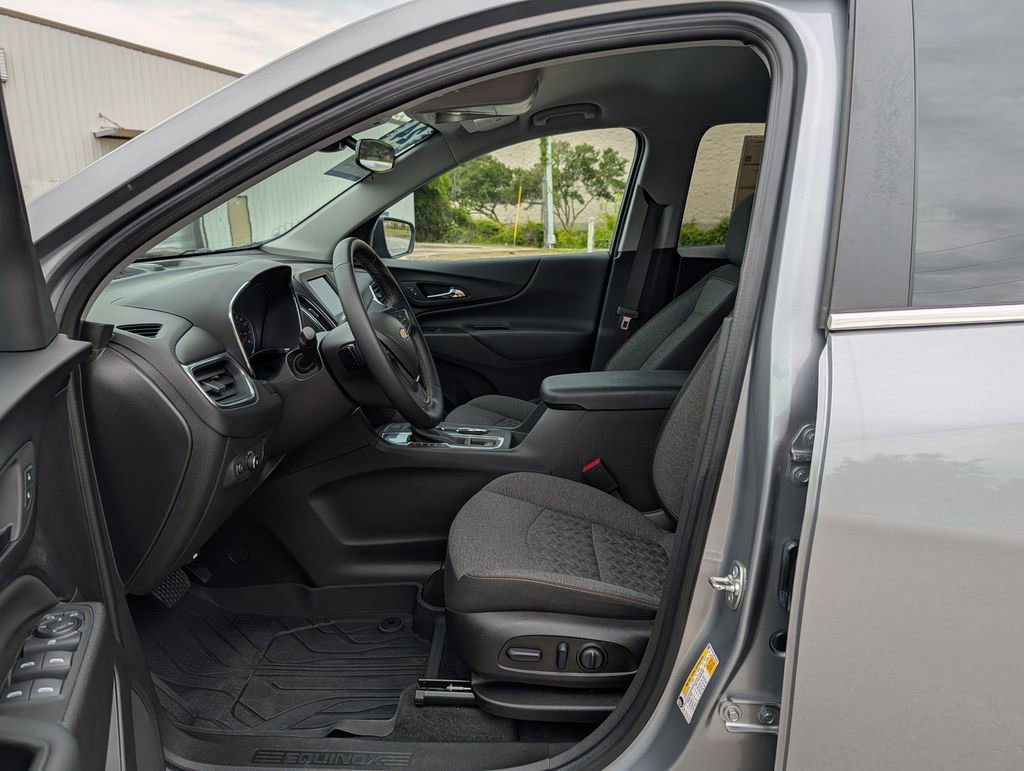 Used 2024 Chevrolet Equinox LT w/ LPO, Floor Liner Package FWD image 19