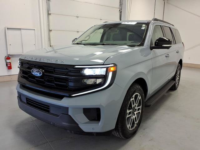 Certified 2025 Ford Expedition Active AWD/4WD image 7