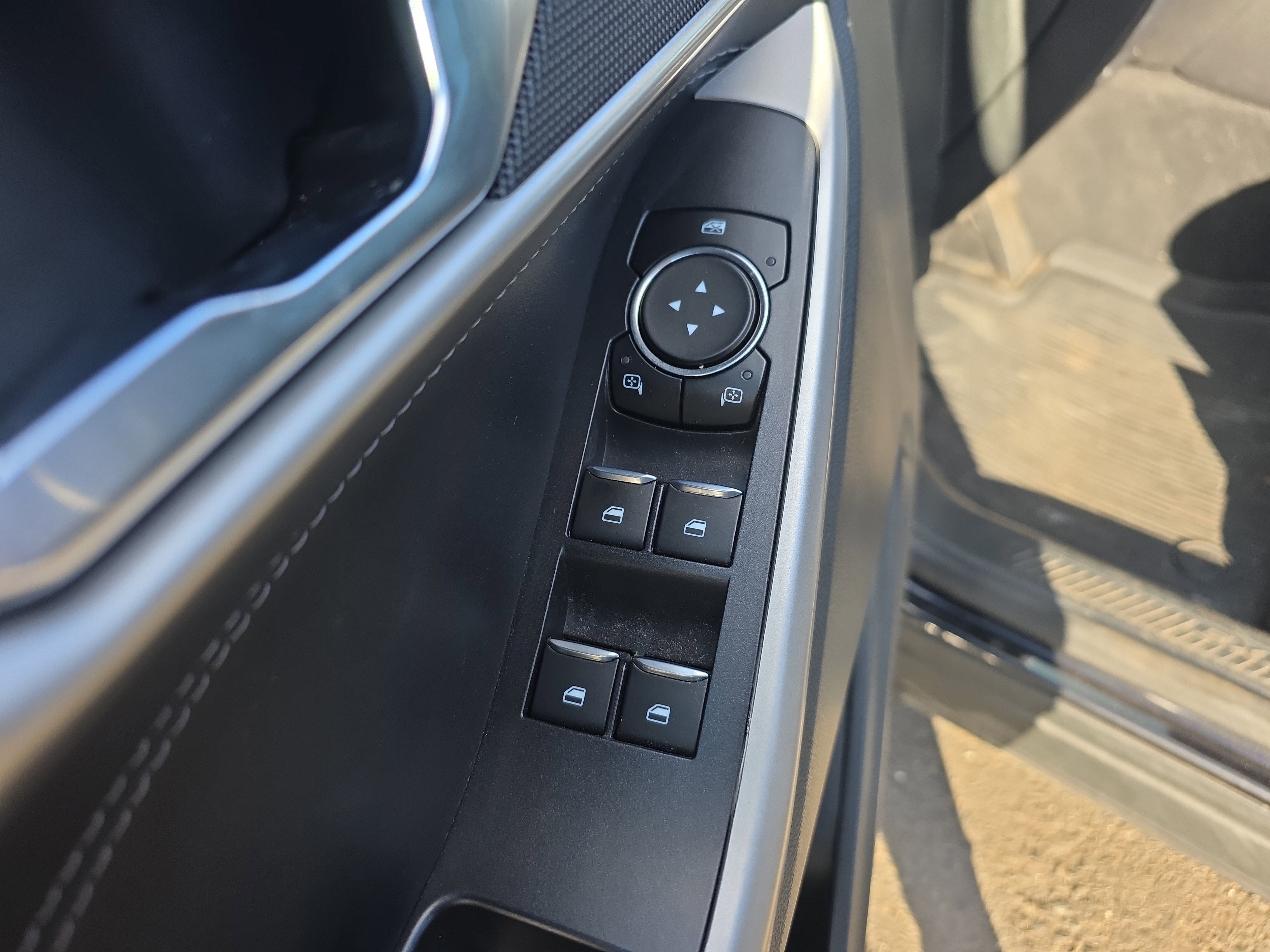 Certified 2022 Ford Explorer XLT w/ Equipment Group 202A image 25