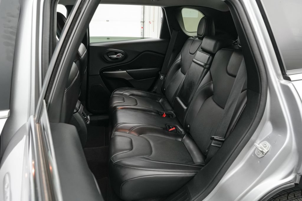 Used 2019 Jeep Cherokee Limited FWD image 19