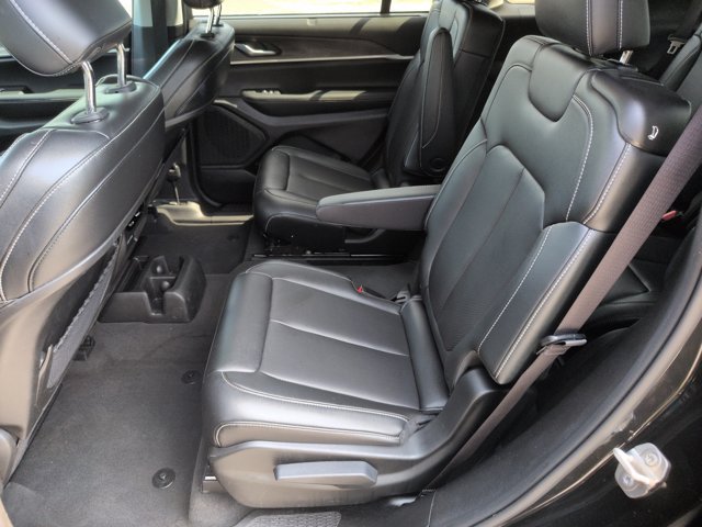 Used 2023 Jeep Grand Cherokee L Limited w/ Luxury Tech Group II AWD/4WD image 30