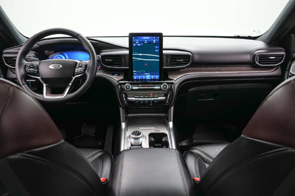 Certified 2024 Ford Explorer Platinum w/ Technology Package AWD/4WD image 14