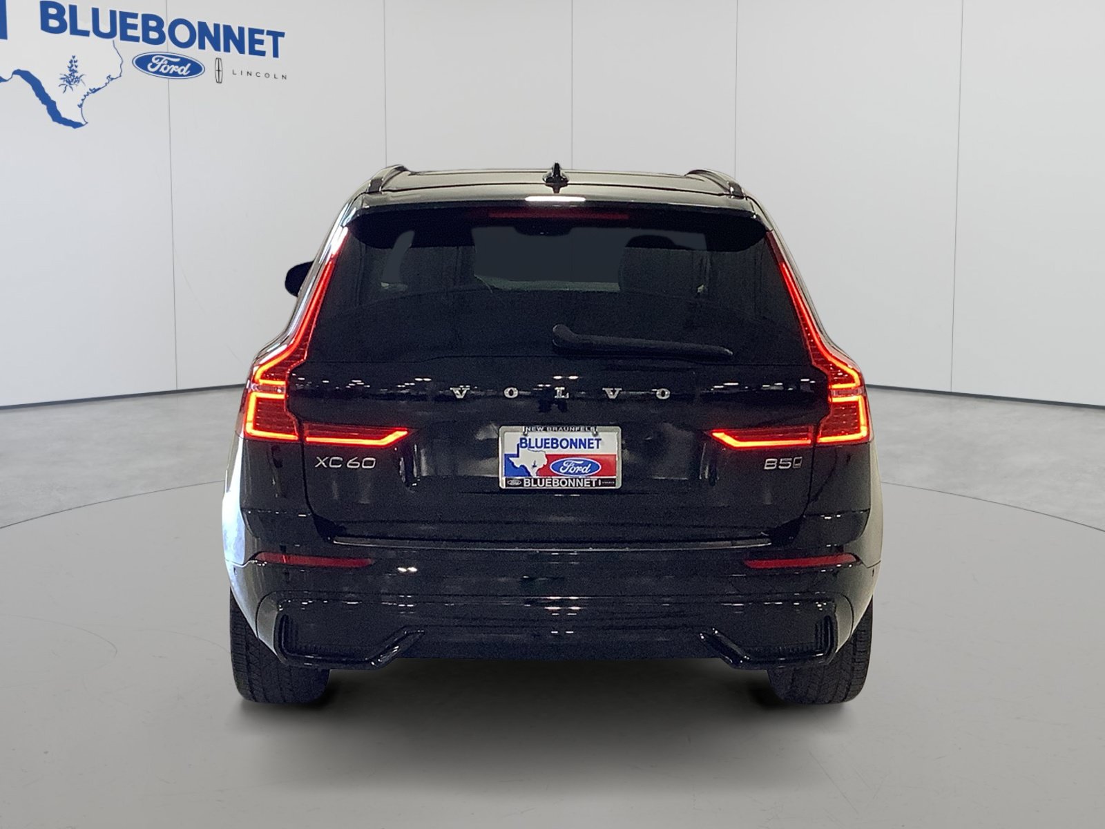 Used 2024 Volvo XC60 B5 Plus w/ Protection Package Premier AWD/4WD image 6