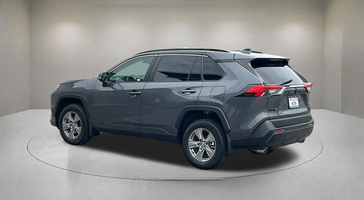 Used 2023 Toyota RAV4 XLE w/ Convenience Package FWD image 4