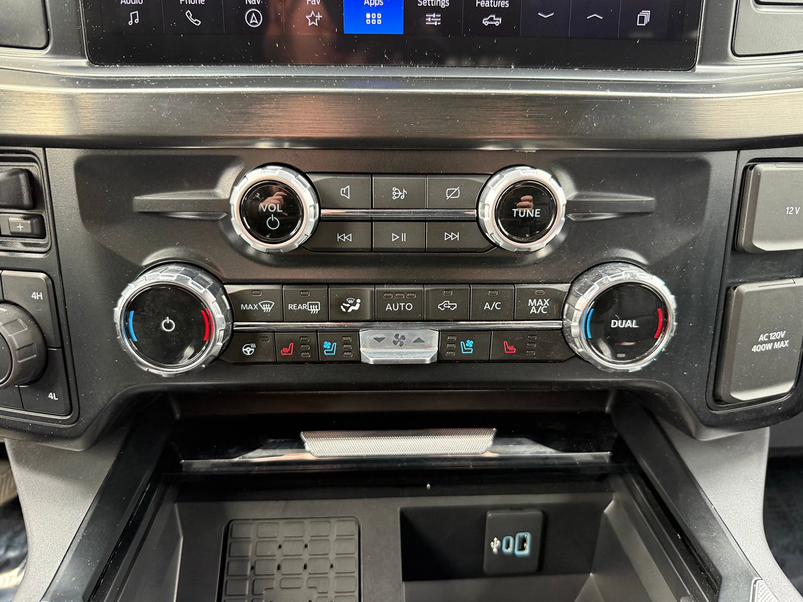 Certified 2024 Ford F250 Lariat w/ Chrome Package image 28