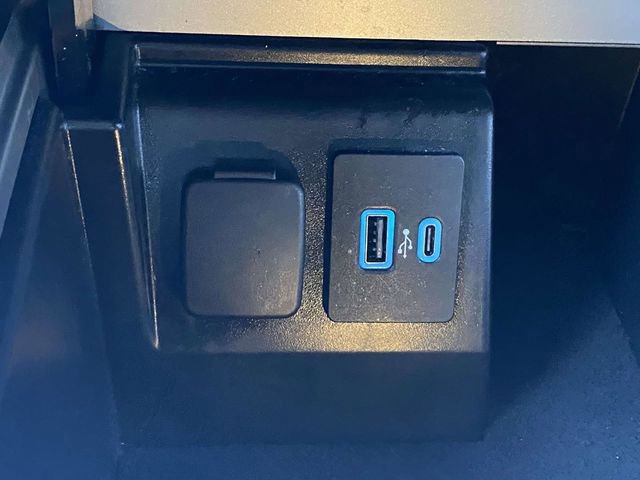 Certified 2022 Ford Explorer XLT w/ Equipment Group 202A AWD/4WD image 29