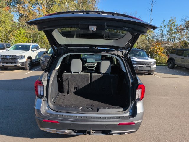 Certified 2025 Ford Explorer Active w/ Active Comfort Package AWD/4WD image 18