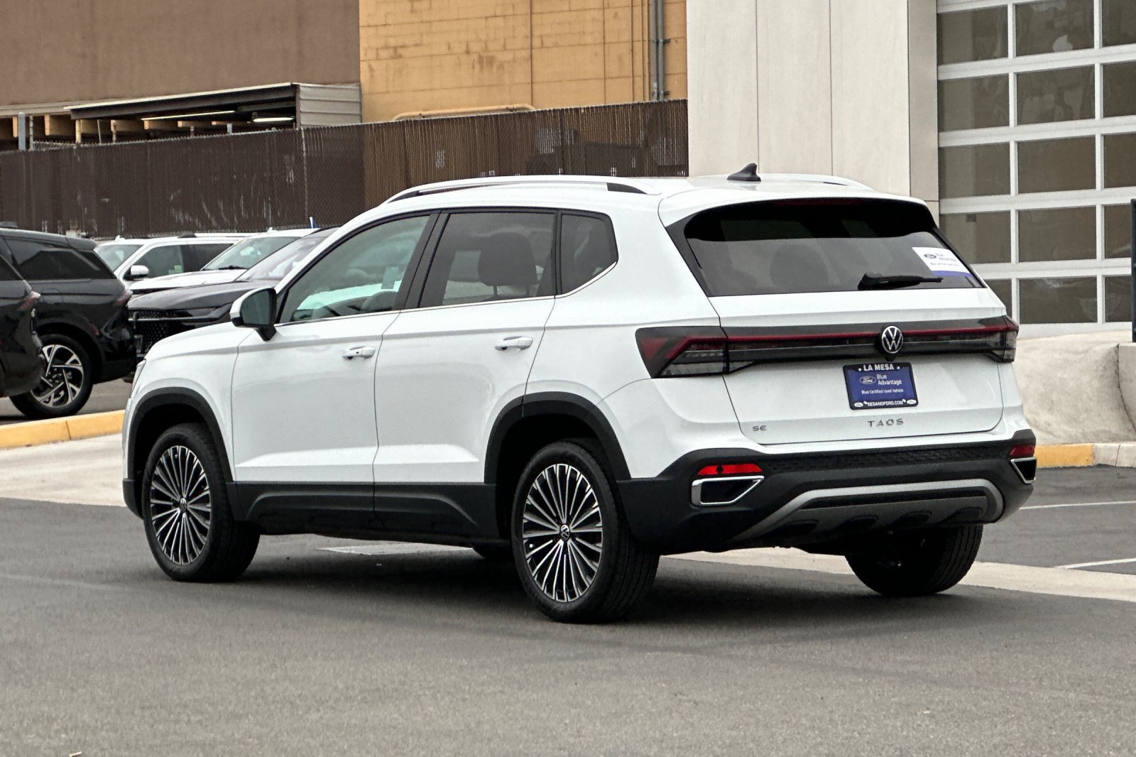 Used 2025 Volkswagen Taos SE FWD image 5