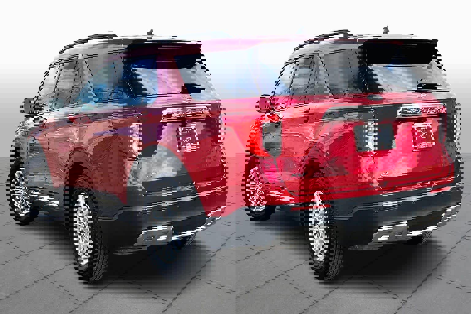 Certified 2022 Ford Explorer XLT w/ Equipment Group 202A image 4