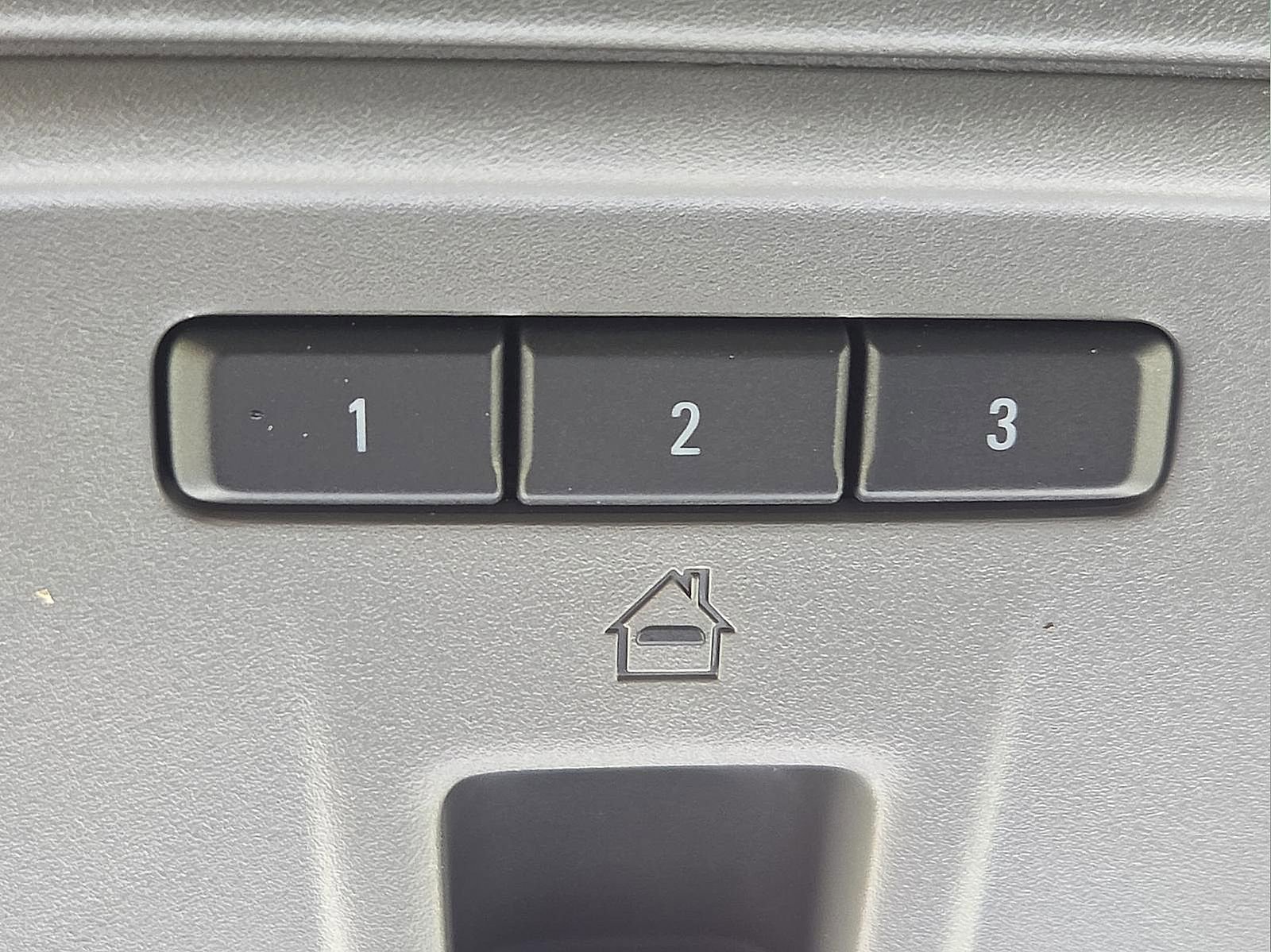 Used 2022 GMC Sierra 3500 SLT w/ SLT Convenience Package image 21