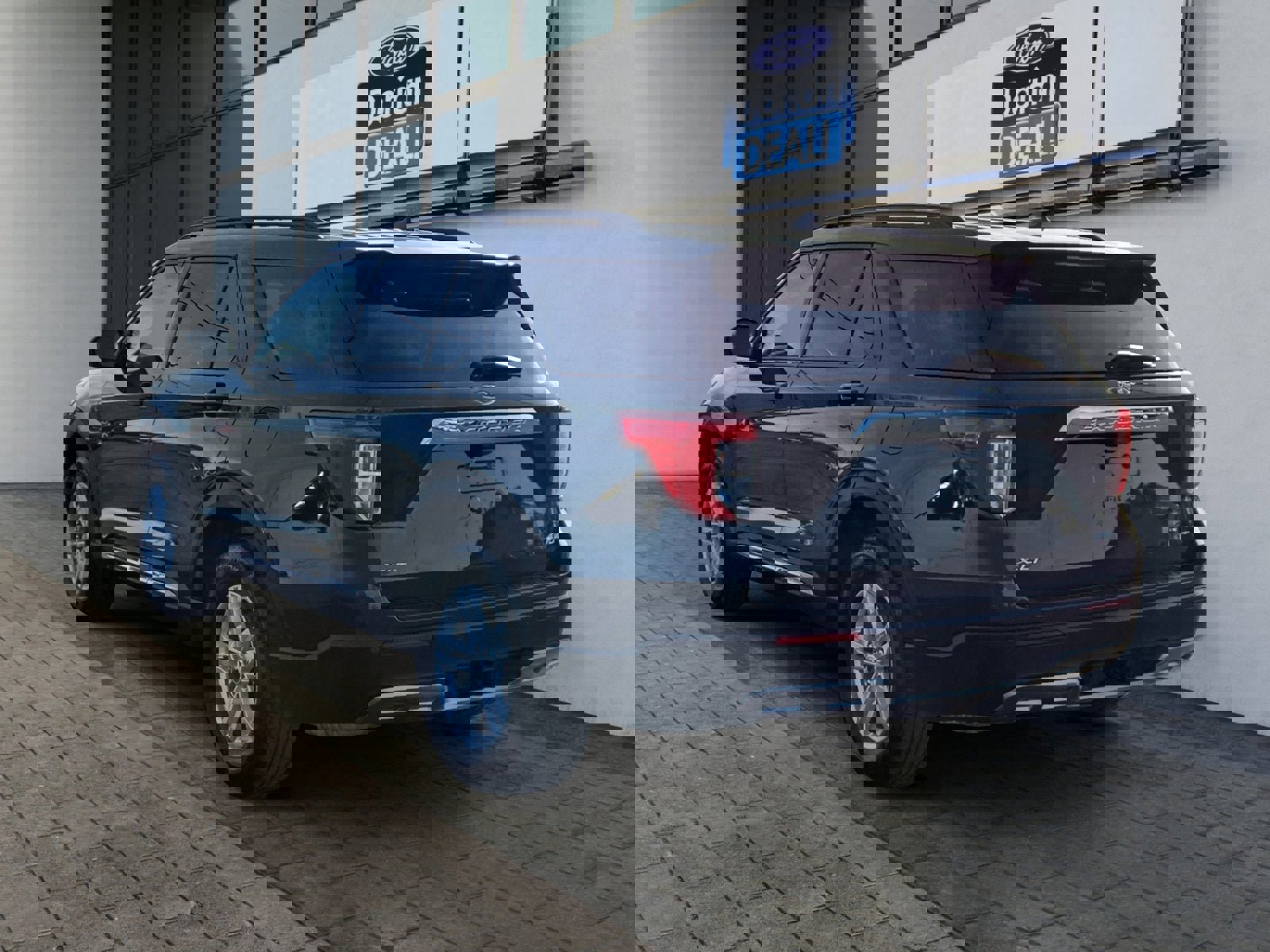 Certified 2023 Ford Explorer XLT w/ Equipment Group 202A image 3