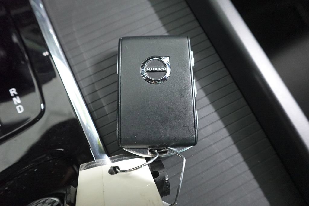 Used 2023 Volvo XC60 B5 Core image 33