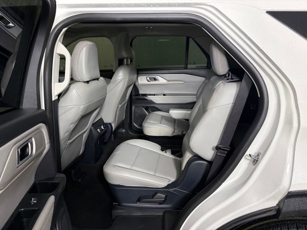 Certified 2025 Ford Explorer Active w/ Active Comfort Package AWD/4WD image 30