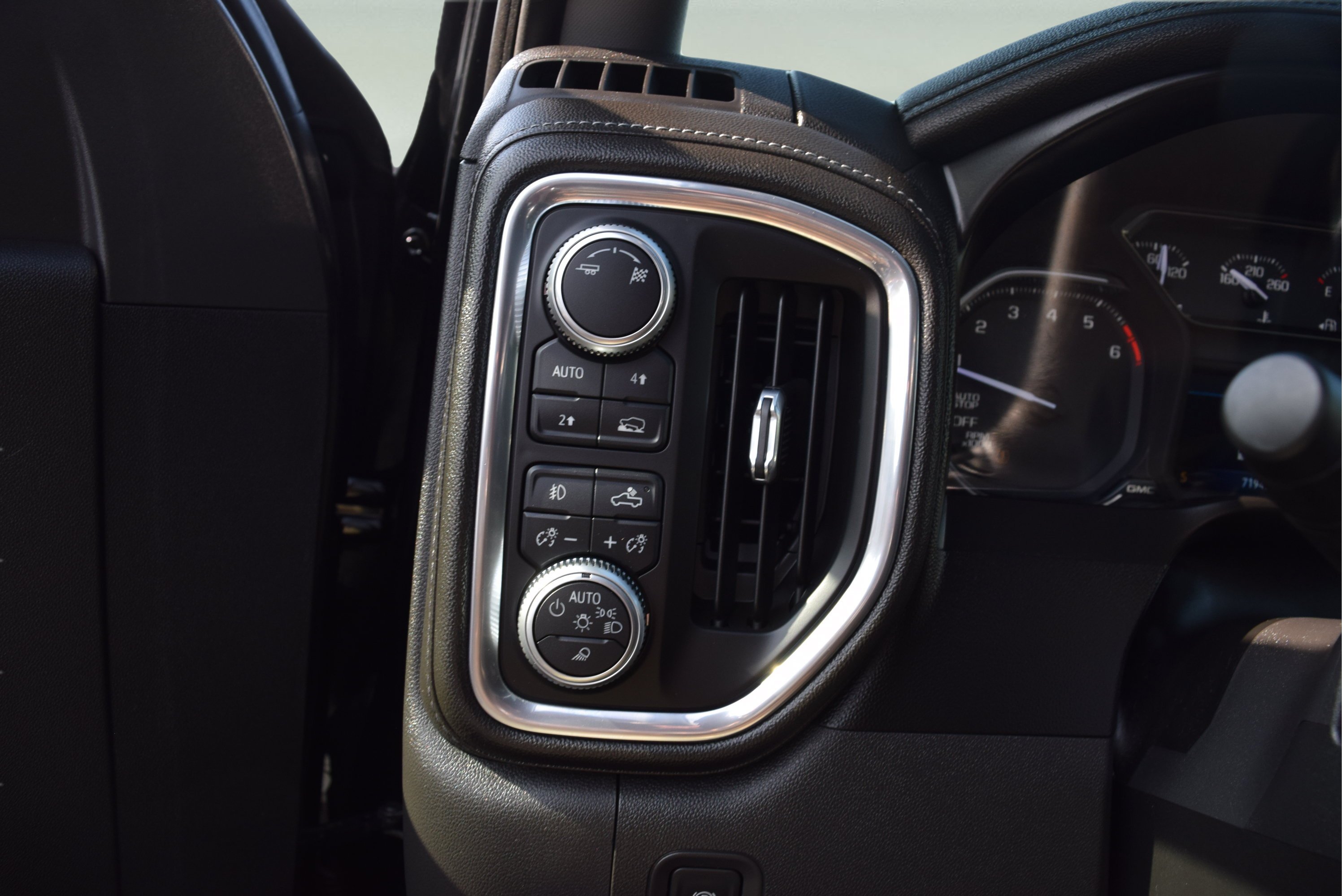 Used 2019 GMC Sierra 1500 SLT w/ SLT Convenience Package AWD/4WD image 13